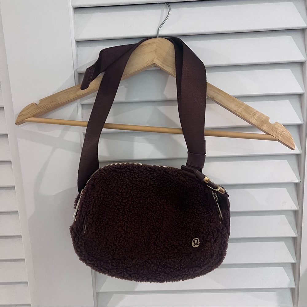 Lululemon large brown Sherpa belt bag- great condition